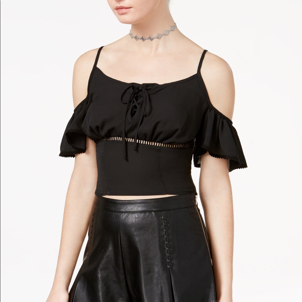 🆕 Cold shoulder crop top